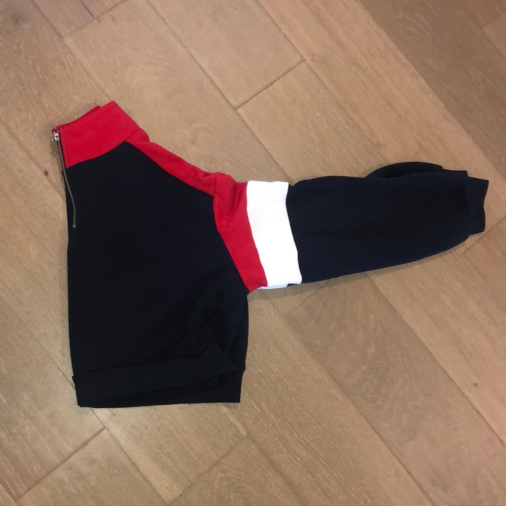 Cute pull over from H&M!!! Worn once